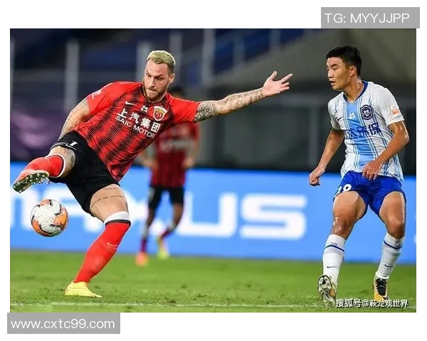 足球明星巧用筷子展现生活乐趣高清图片分享